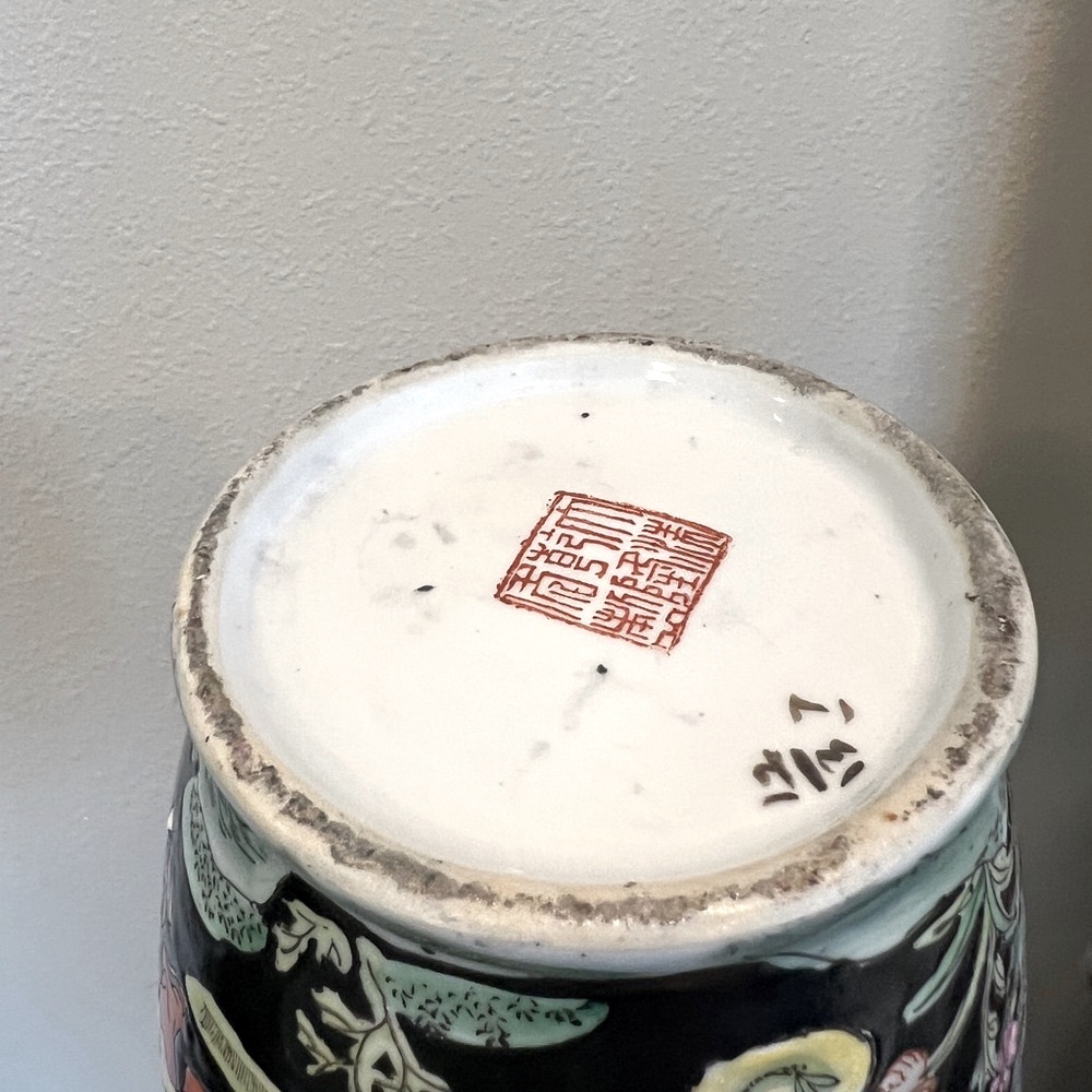 Vintage Famille Noir Asian Porcelain Hand Painted Decorative Vase - Picture 2 of 8